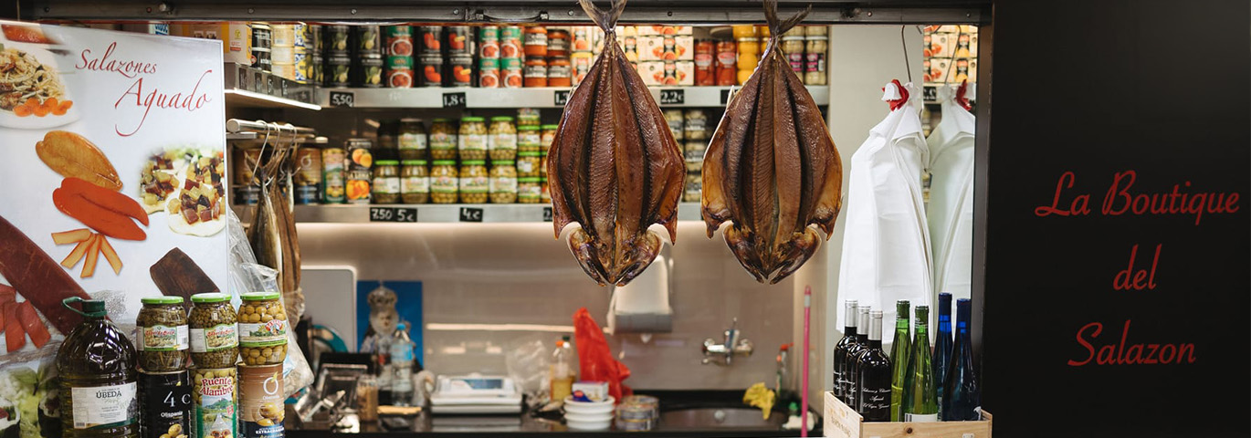 Puesto de Salazones Aguado en el mercado Saavedra Fajardo de Murcia